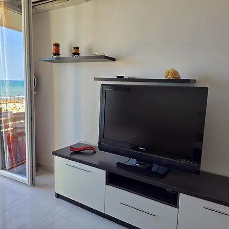 شقة Beachfront & Sea View