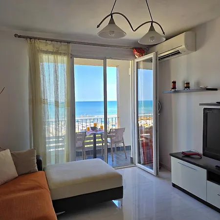 Beachfront & Sea View شقة