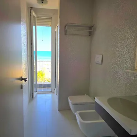 Apartment Beachfront & Sea View Durres