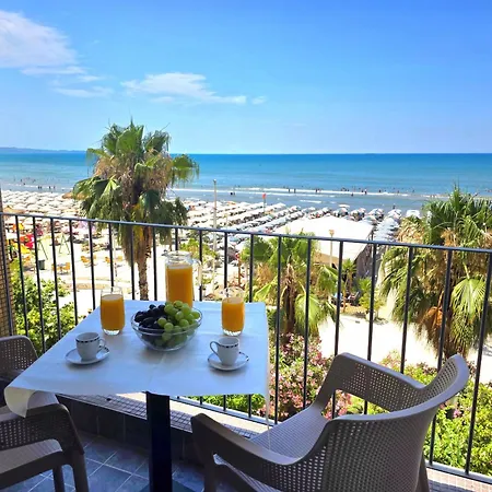 Beachfront & Sea View *