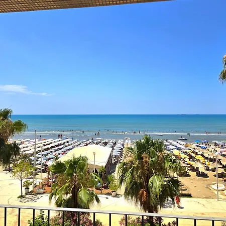 Apartament Beachfront & Sea View