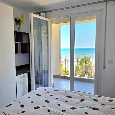 Beachfront & Sea View * Durrës