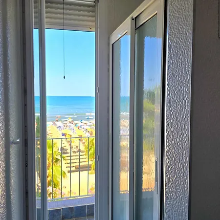 Beachfront & Sea View Apartament Durrës