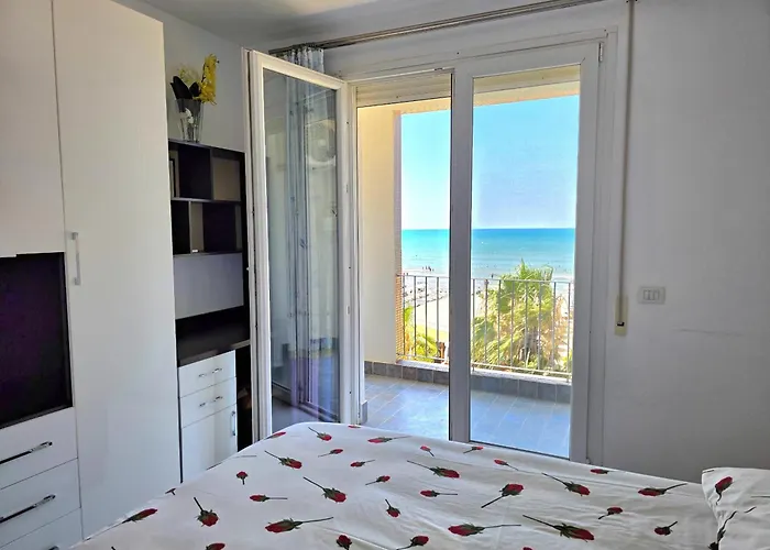 Beachfront & Sea View * Durrës