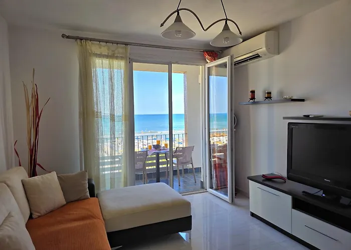 Beachfront & Sea View Appartement