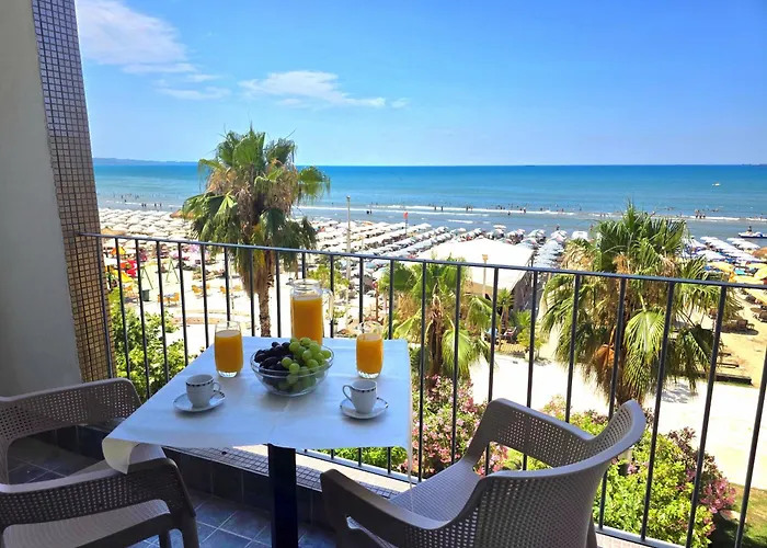 Beachfront & Sea View *