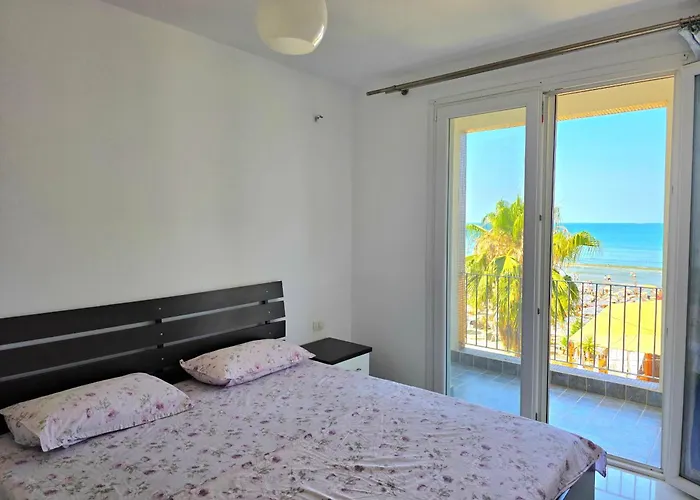 Beachfront & Sea View Appartement *