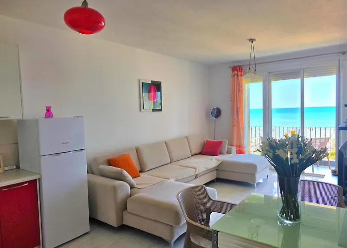 Beachfront & Sea View